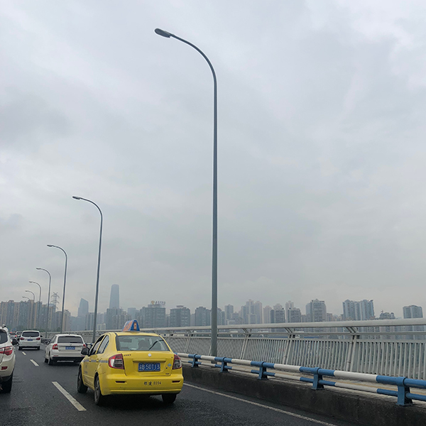 重庆长江大桥单弯路灯杆案列